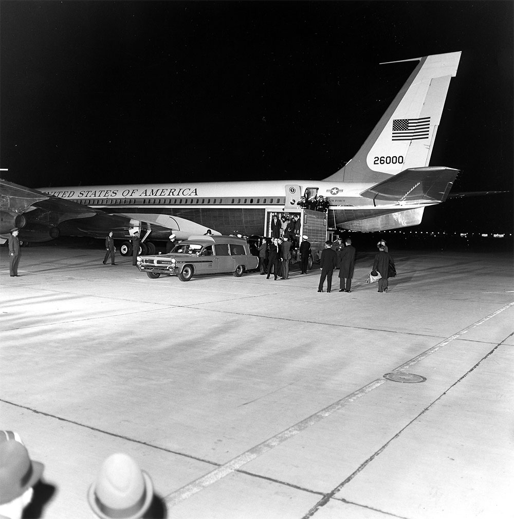 President Kennedy's remains return from Dallas